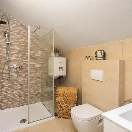 فيلة Fani سوبيتار